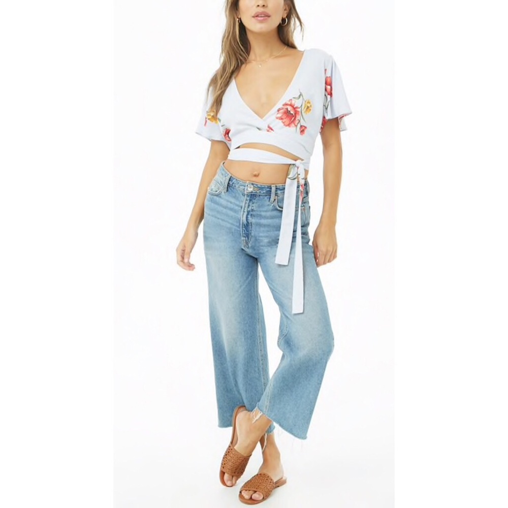 3️⃣✖️2️⃣5️⃣🌸 Floral Wrap-front crop top NWT - Picture 4 of 7